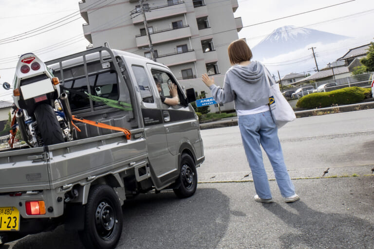 スズキ|スーパーキャリイ|Xリミテッド|【意外と快適?! やっぱり不便?!】5速MTの軽トラ「スズキ・スーパーキャリイ Xリミテッド」をトランポ&ファミリーカーに使ってみた