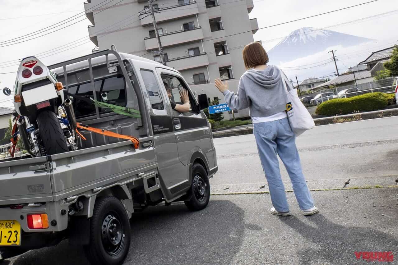 |【意外と快適?! やっぱり不便?!】5速MTの軽トラ「スズキ・スーパーキャリイ Xリミテッド」をトランポ&ファミリーカーに使ってみた