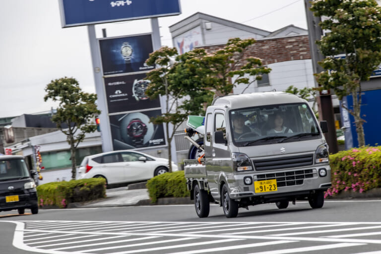 スズキ|スーパーキャリイ|Xリミテッド|【意外と快適?! やっぱり不便?!】5速MTの軽トラ「スズキ・スーパーキャリイ Xリミテッド」をトランポ&ファミリーカーに使ってみた