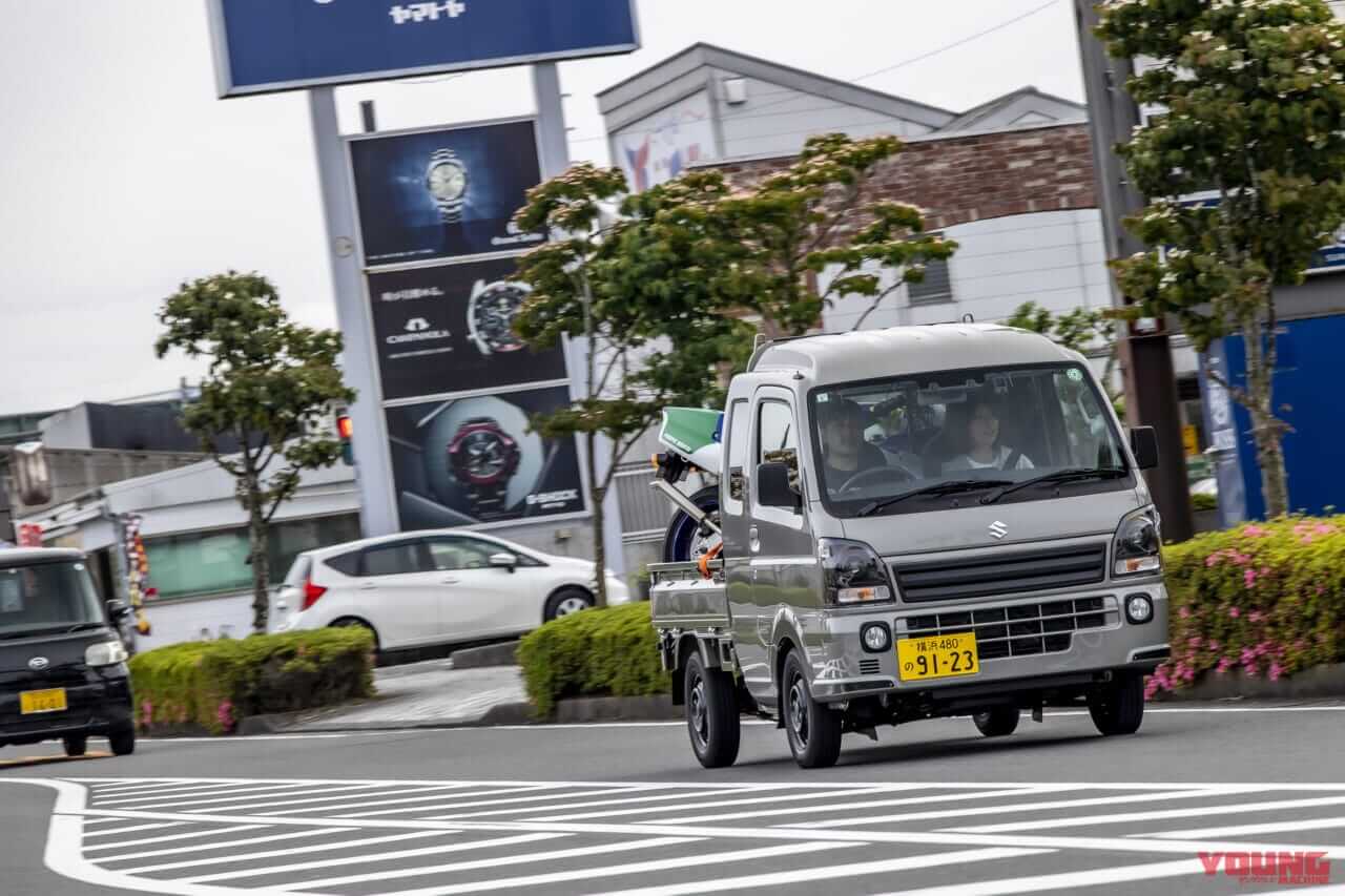 |【意外と快適?! やっぱり不便?!】5速MTの軽トラ「スズキ・スーパーキャリイ Xリミテッド」をトランポ&ファミリーカーに使ってみた