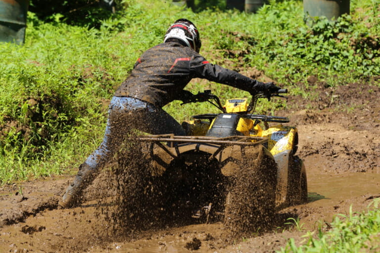 キムコ|4輪バギー|ATV|MXU150X|【日本で爆売れ中】コイツはヒャッハーな乗り物だぜ!! キムコの4輪バギー「MXU 150X」で泥まみれになってきた