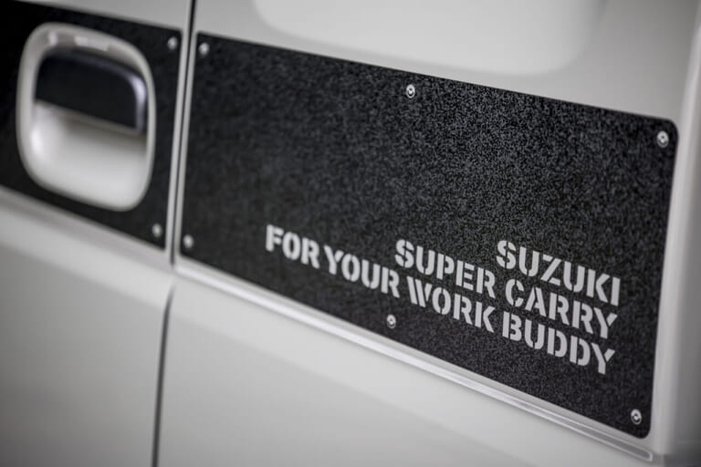 スズキ|スーパーキャリイ|Xリミテッド|【意外と快適?! やっぱり不便?!】5速MTの軽トラ「スズキ・スーパーキャリイ Xリミテッド」をトランポ&ファミリーカーに使ってみた