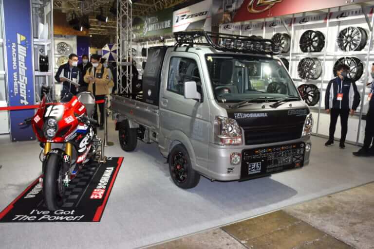 スズキ|キャリイ|ヨシムラ|【意外と快適?! やっぱり不便?!】5速MTの軽トラ「スズキ・スーパーキャリイ Xリミテッド」をトランポ&ファミリーカーに使ってみた