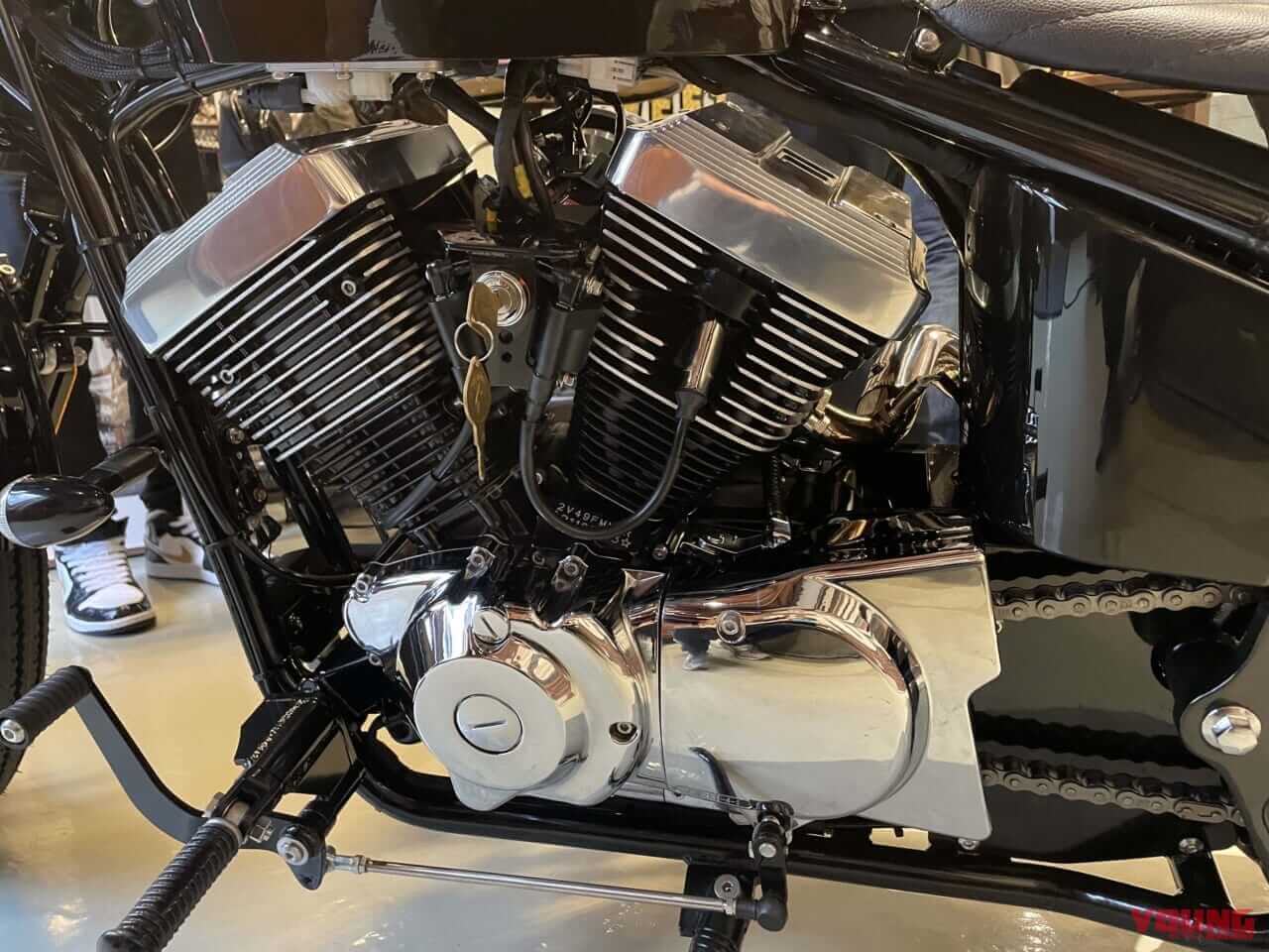 |250ccの空冷Vツイン、リヤサスを獲得だッ!! サンダーモーターサイクルズ「ソフテイルサンダー250」発売
