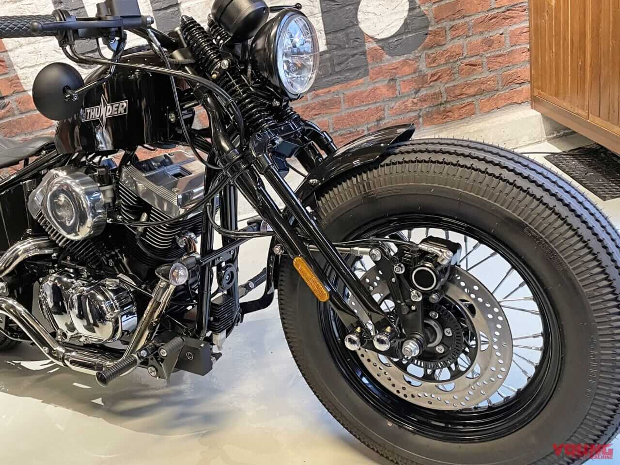 |250ccの空冷Vツイン、リヤサスを獲得だッ!! サンダーモーターサイクルズ「ソフテイルサンダー250」発売