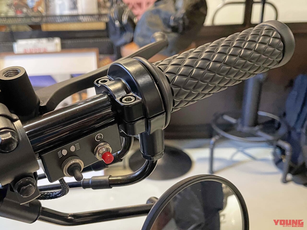 |250ccの空冷Vツイン、リヤサスを獲得だッ!! サンダーモーターサイクルズ「ソフテイルサンダー250」発売