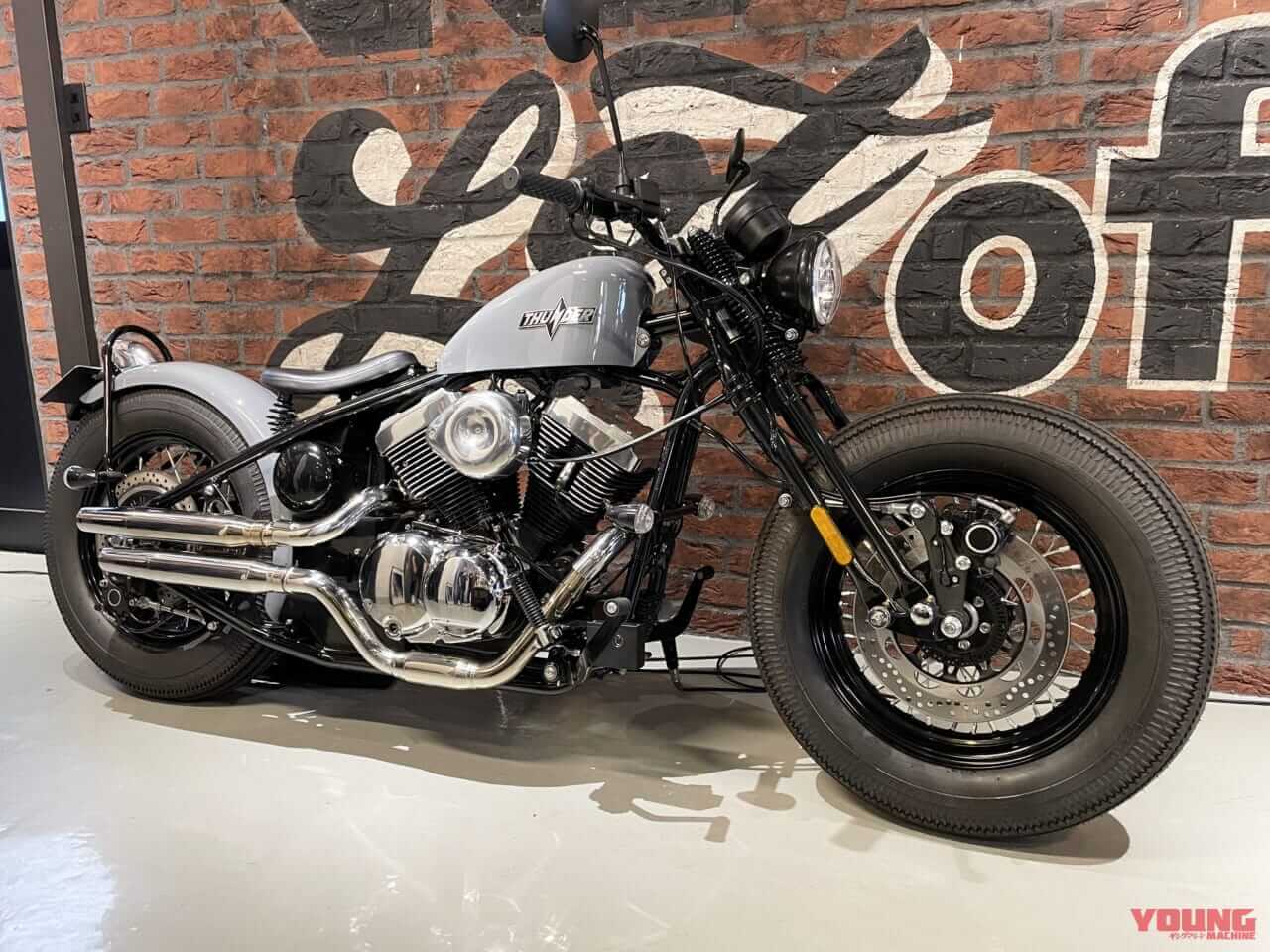 |250ccの空冷Vツイン、リヤサスを獲得だッ!! サンダーモーターサイクルズ「ソフテイルサンダー250」発売