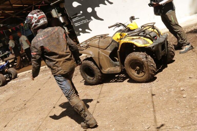 キムコ|4輪バギー|ATV|MXU150X|【日本で爆売れ中】コイツはヒャッハーな乗り物だぜ!! キムコの4輪バギー「MXU 150X」で泥まみれになってきた