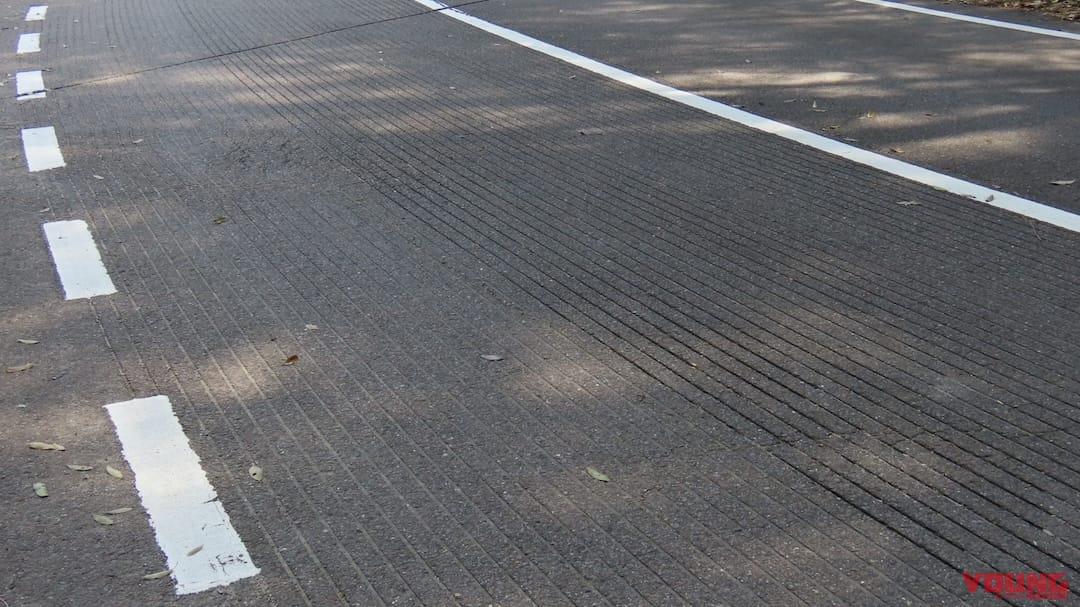 道路の溝