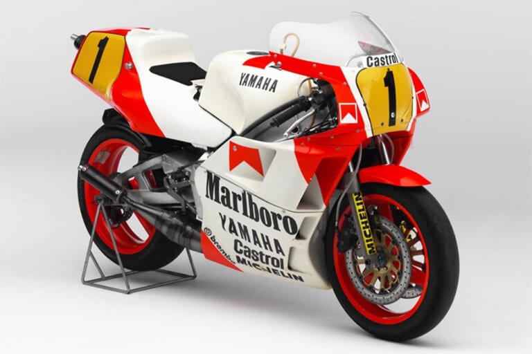 YZR500(0W86)#1 Eddie Lawson|ラッキーストライクヤマハ再臨! ……じゃない?!『パドックに帰ってきたXSR900 GP』はランディ・マモラ号のオマージュ