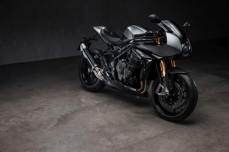 世界限定270台! トライアンフ「スピードトリプル1200RRブライトリングLimited Edition」発表【限定コラボ時計もあり】