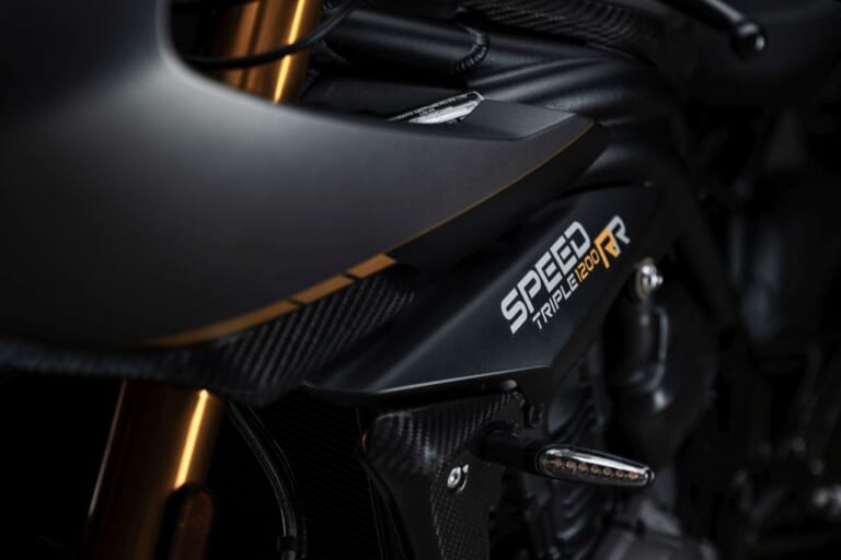 TRIUMPH Speed triple1200RR breitling|世界限定270台! トライアンフ「スピードトリプル1200RRブライトリングLimited Edition」発表【限定コラボ時計もあり】