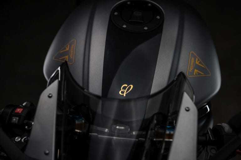 TRIUMPH Speed triple1200RR breitling|世界限定270台! トライアンフ「スピードトリプル1200RRブライトリングLimited Edition」発表【限定コラボ時計もあり】