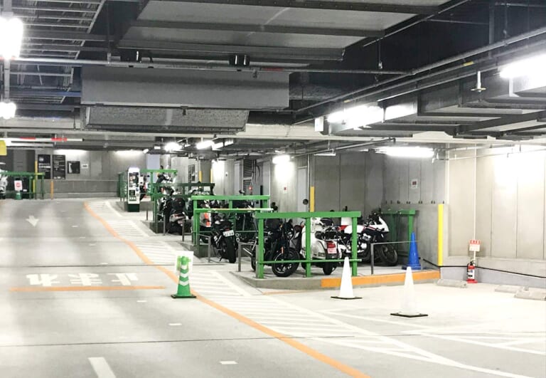 渋谷ヒカリエのバイク駐車場