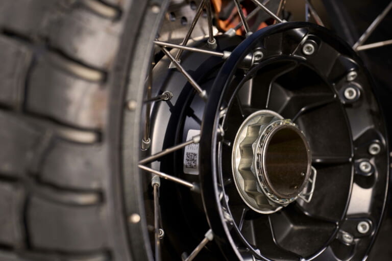 モトグッツィ|ステルビオ|ステルビオ峠の名を冠したモトグッツィ「ステルビオ」が新生復活! 水冷縦置きV搭載のアドベンチャーツーリング