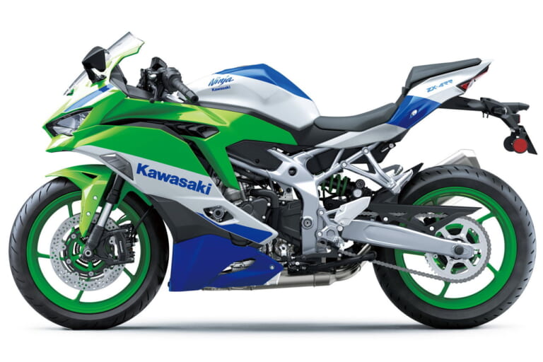 カワサキ|ニンジャZX-4RR 40thアニバーサリーエディション|リアル“ファミマ”カラー?! カワサキ「ニンジャZX-4RR」が当たるキャンペーン【あと1か月】