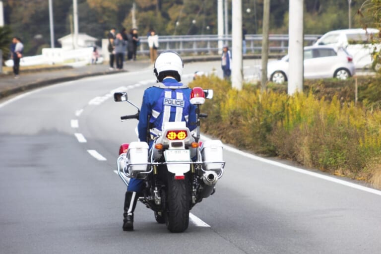 白バイ風のバイクやコスプレって問題ない? 逮捕はありえる?【元警察官が解説】