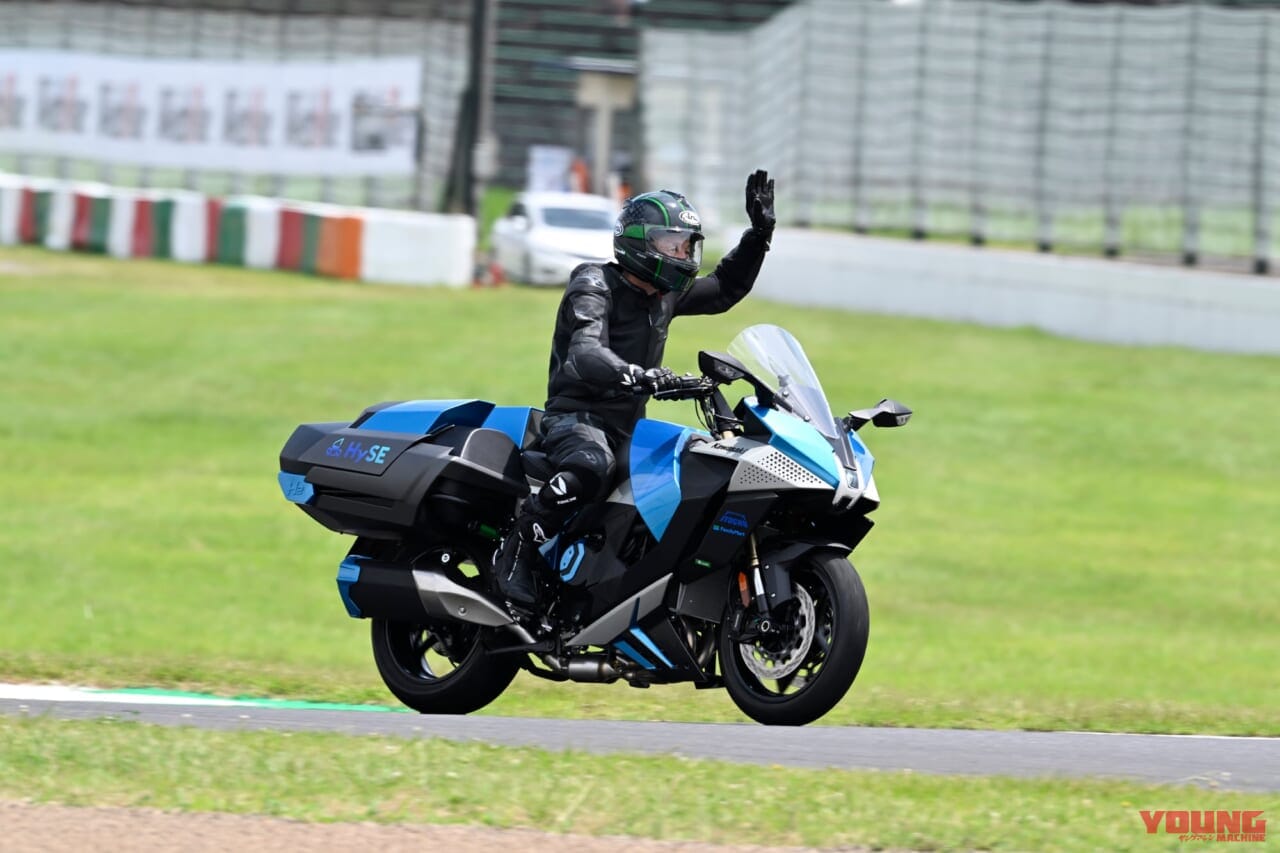 |【量産2輪メーカー世界初!!】 カワサキの水素バイクが鈴鹿8耐でデモラン〈動画あり〉