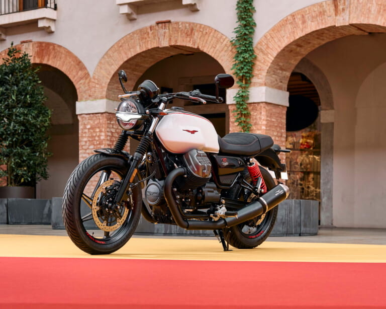 モトグッツィ|V7ストーン テン|モトグッツィ「V7ストーン」に専用カラー、アロー製マフラーなど特別装備の仕様が登場