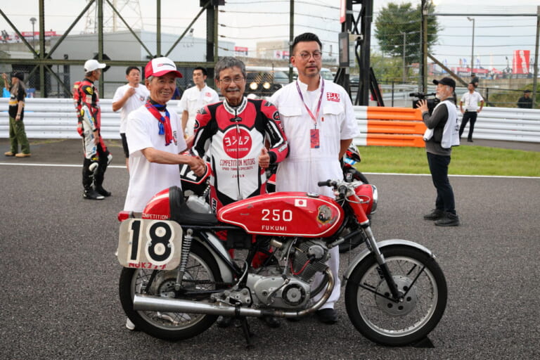 POP吉村が1964年、鈴鹿18時間耐久のために作ったホンダCB72で吉村不二雄が走った!!│WEBヤングマシン｜新車バイクニュース