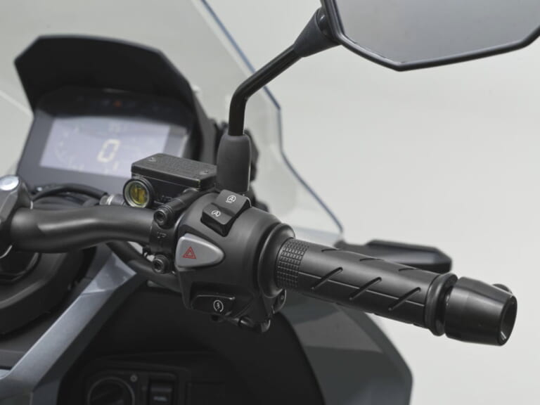 ホンダ|ADV160|マレーシア仕様|2024年モデル|ホンダの軽二輪SUVスクーター「ADV160」にグレーとホワイトが登場!【海外】