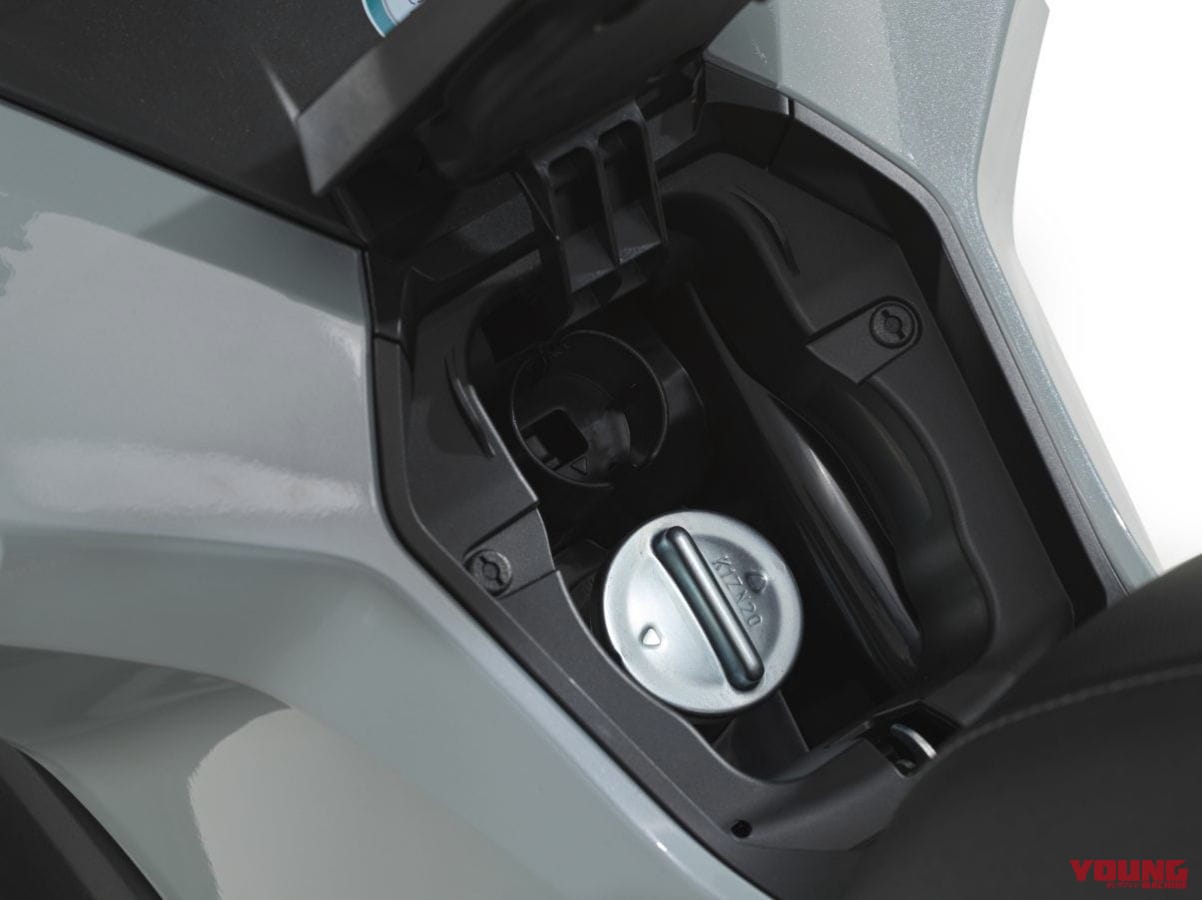 ホンダ|ADV160|マレーシア仕様|2024年モデル|ホンダの軽二輪SUVスクーター「ADV160」にグレーとホワイトが登場!【海外】