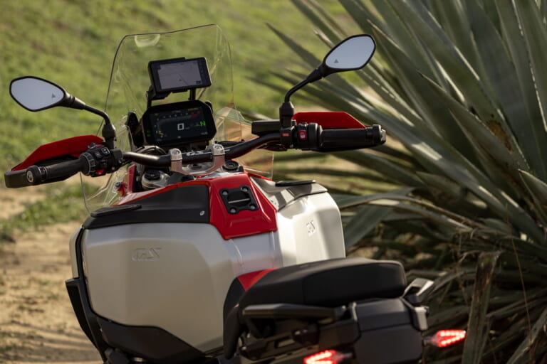BMW Motorrad R1300GS Adventure |BMWの新技術「オートシフト」搭載!! 新型モデル「R1300GS」アドベンチャー登場