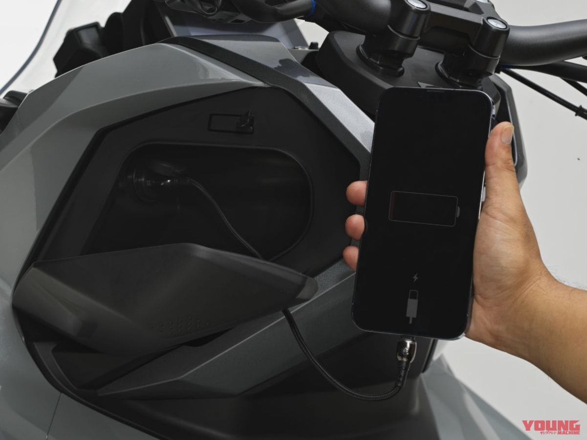 ホンダ|ADV160|マレーシア仕様|2024年モデル|ホンダの軽二輪SUVスクーター「ADV160」にグレーとホワイトが登場!【海外】