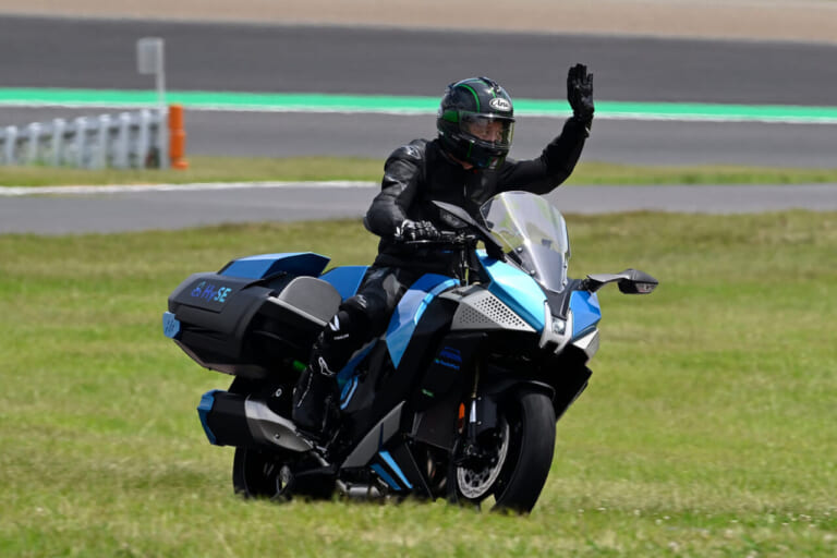 カワサキ|水素エンジンモーターサイクル|鈴鹿8耐|【量産2輪メーカー世界初!!】 カワサキの水素バイクが鈴鹿8耐でデモラン〈動画あり〉