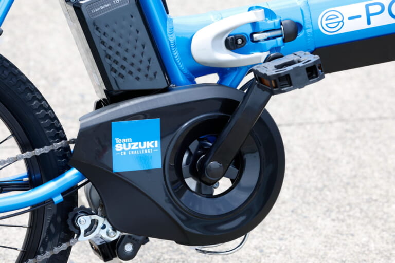 スズキ|e-PO チームスズキCNチャレンジ仕様|鈴鹿8耐|【発売早よ!】鈴鹿8耐に「e-PO(イーポ)」のチームスズキCNチャレンジ仕様が登場! 折り畳み電動モペッドをブルーに染める