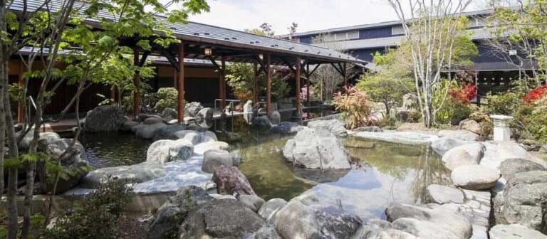 熊谷天然温泉花湯スパリゾート|夏ツーリングの汗と疲れはスーパー銭湯/サウナでさっぱり! 全国厳選4施設はここだ!!【ニフティ温泉調べ】