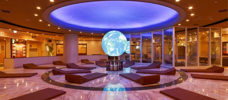 SPAWORLD HOTEL&RESORT|宿泊込みの夏ツーリングならここで決まり! 泊まれる温泉/スーパー銭湯ランキングTOP5【2024ニフティ温泉調べ】