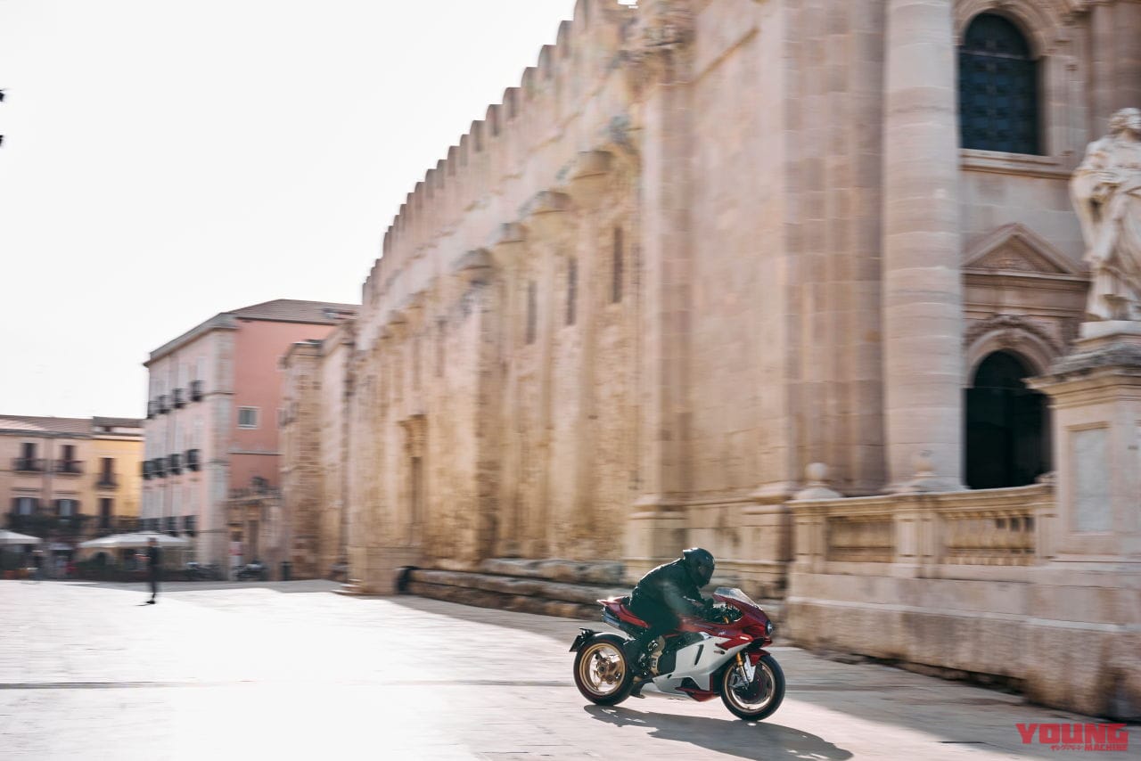 |【限定500台】デザインがヤベェ! MVアグスタが「スーパーヴェローチェ1000セリエオロ」を正式発表