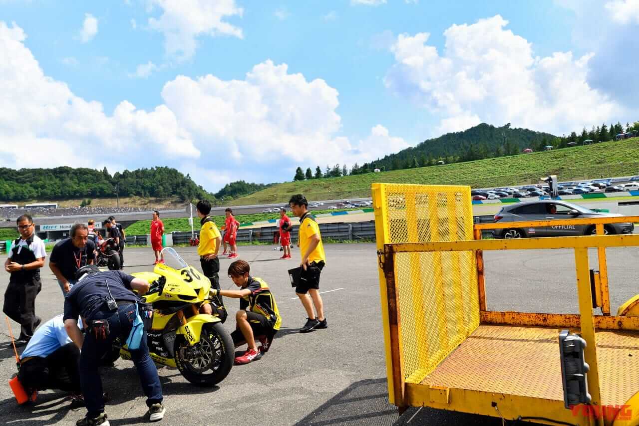 長島哲太|ダンロップレーシングチーム・ウィズ・ヤハギ|真弓悟史|「トップ集団と離れていてもサーキットを沸かせる」──ファインダー越しに見た長島哲太×ダンロップの挑戦