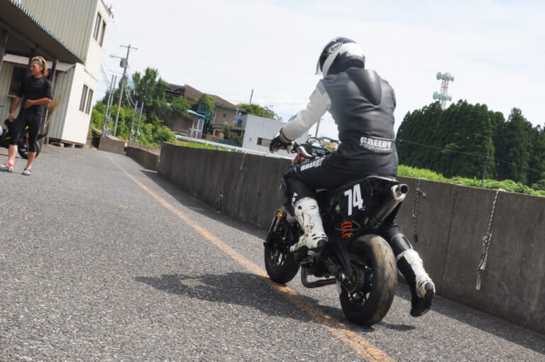 ホンダ グロム|250cc|エンジン換装|CBR250R|MC41|125ccグロムにCBR250R(MC41)エンジンを搭載した魔改造マシン、ドキドキしつつ乗ってみた!!