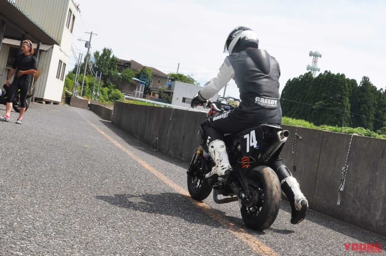|125ccグロムにCBR250R(MC41)エンジンを搭載した魔改造マシン、ドキドキしつつ乗ってみた!!
