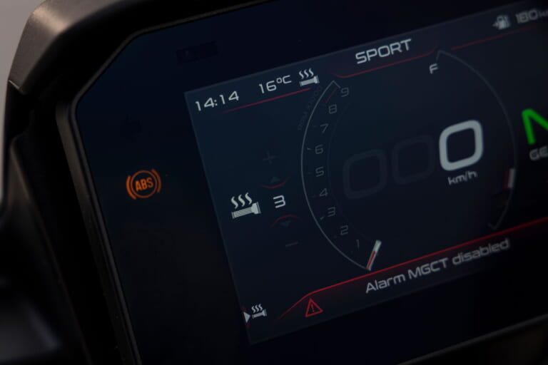 モトグッツィ|V85TTトラベル|可変バルブタイミング搭載!! モトグッツィ「V85TTトラベル」が基本性能を底上げして発売