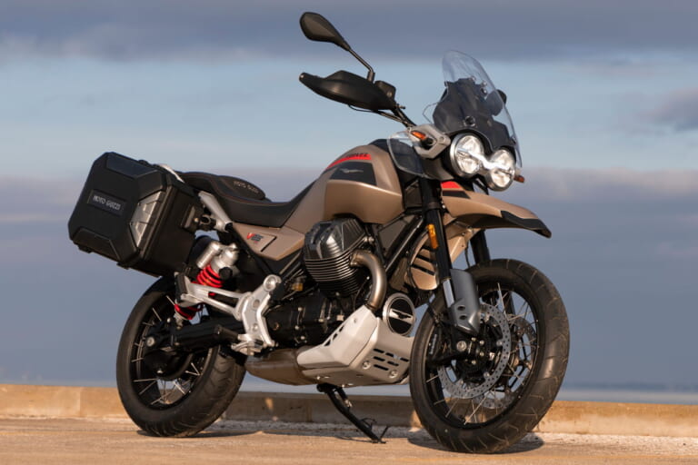 可変バルブタイミング搭載!! モトグッツィ「V85TTトラベル」が基本性能を底上げして発売