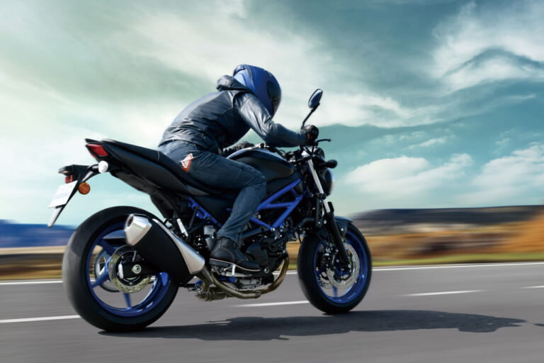 スズキ|SV650|欧州仕様|2024年モデル|スズキ「SV650」に新色登場! 新たにブルーフレーム&ホイールでスポーティな出で立ちへ