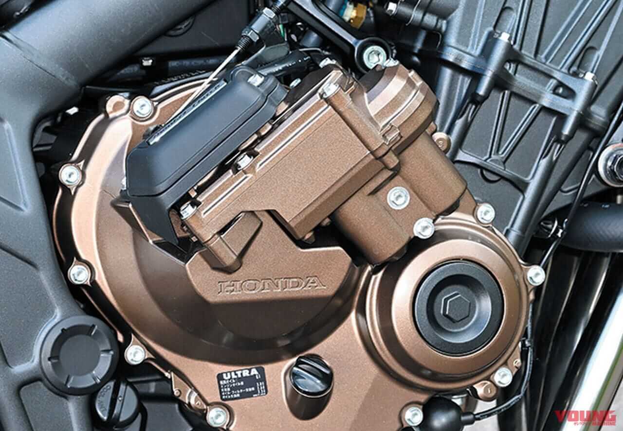 |【SCOOP!!】ホンダNT1100がEクラッチをゲット、さらに次期型白バイに転生するとの情報も?!