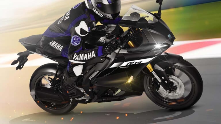 ヤマハ「YZF-R15M」「YZF-R15」にニューカラー登場! 日本仕様の次期カラーもこうなる?【海外】