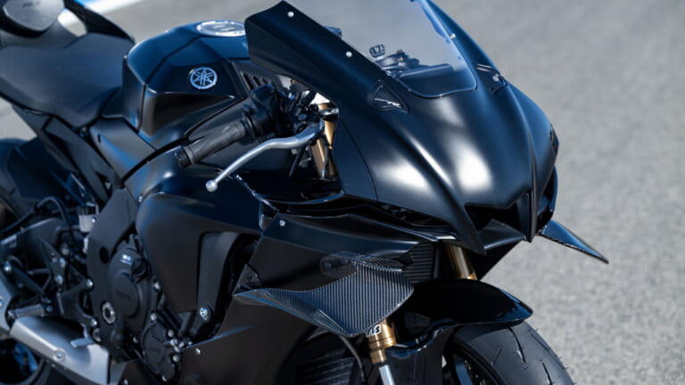 ヤマハ|YZF-R1|欧州仕様|レースベース|2025年モデル|ヤマハから羽根つきアールワン登場! レースベース車と上級仕様のGYTRがあり、性能向上のオプションパーツも多数【欧州】