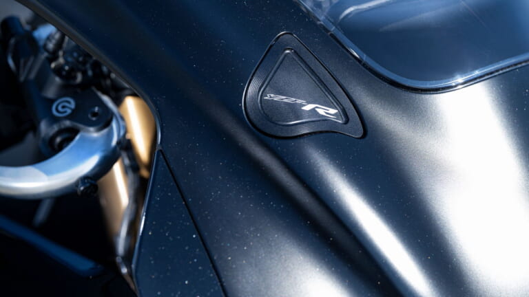 ヤマハ|YZF-R1|欧州仕様|レースベース|2025年モデル|ヤマハから羽根つきアールワン登場! レースベース車と上級仕様のGYTRがあり、性能向上のオプションパーツも多数【欧州】