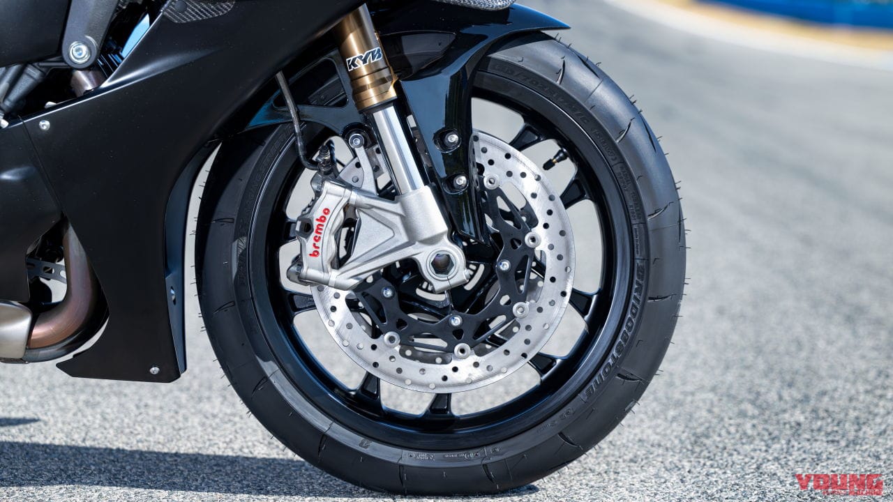ヤマハ|YZF-R1|欧州仕様|レースベース|2025年モデル|ヤマハから羽根つきアールワン登場! レースベース車と上級仕様のGYTRがあり、性能向上のオプションパーツも多数【欧州】