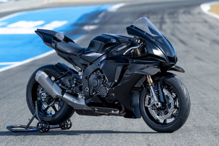 ヤマハ|YZF-R1|欧州仕様|レースベース|2025年モデル|ヤマハから羽根つきアールワン登場! レースベース車と上級仕様のGYTRがあり、性能向上のオプションパーツも多数【欧州】
