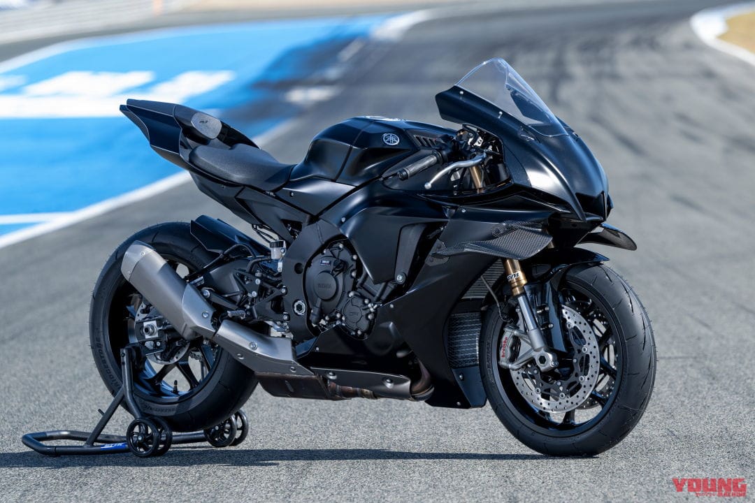 ヤマハ|YZF-R1|欧州仕様|レースベース|2025年モデル|ヤマハから羽根つきアールワン登場! レースベース車と上級仕様のGYTRがあり、性能向上のオプションパーツも多数【欧州】