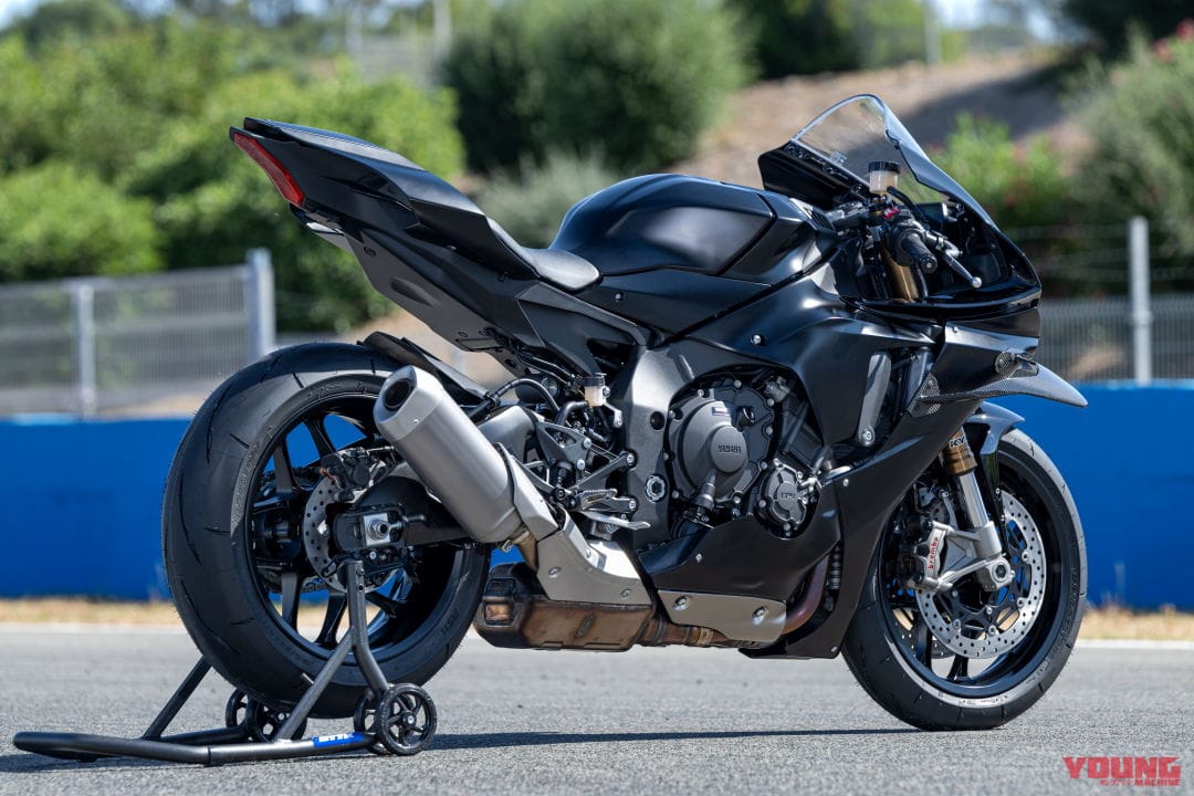 ヤマハ|YZF-R1|欧州仕様|レースベース|2025年モデル|ヤマハから羽根つきアールワン登場! レースベース車と上級仕様のGYTRがあり、性能向上のオプションパーツも多数【欧州】