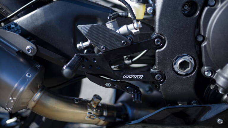 ヤマハ|YZF-R1|欧州仕様|GYTR|2025年モデル|ヤマハから羽根つきアールワン登場! レースベース車と上級仕様のGYTRがあり、性能向上のオプションパーツも多数【欧州】