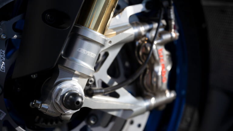 ヤマハ|YZF-R1|欧州仕様|GYTR|2025年モデル|ヤマハから羽根つきアールワン登場! レースベース車と上級仕様のGYTRがあり、性能向上のオプションパーツも多数【欧州】