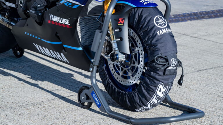 ヤマハ|YZF-R1|欧州仕様|GYTR|2025年モデル|ヤマハから羽根つきアールワン登場! レースベース車と上級仕様のGYTRがあり、性能向上のオプションパーツも多数【欧州】